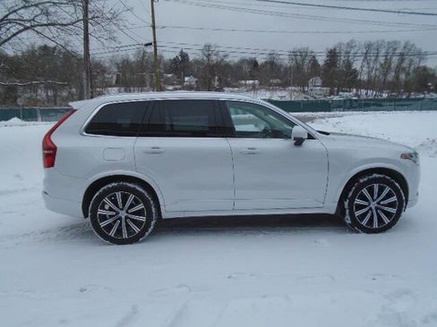 Used 2023 Volvo XC90 B5 Core w/ Protection Package Premier image 9