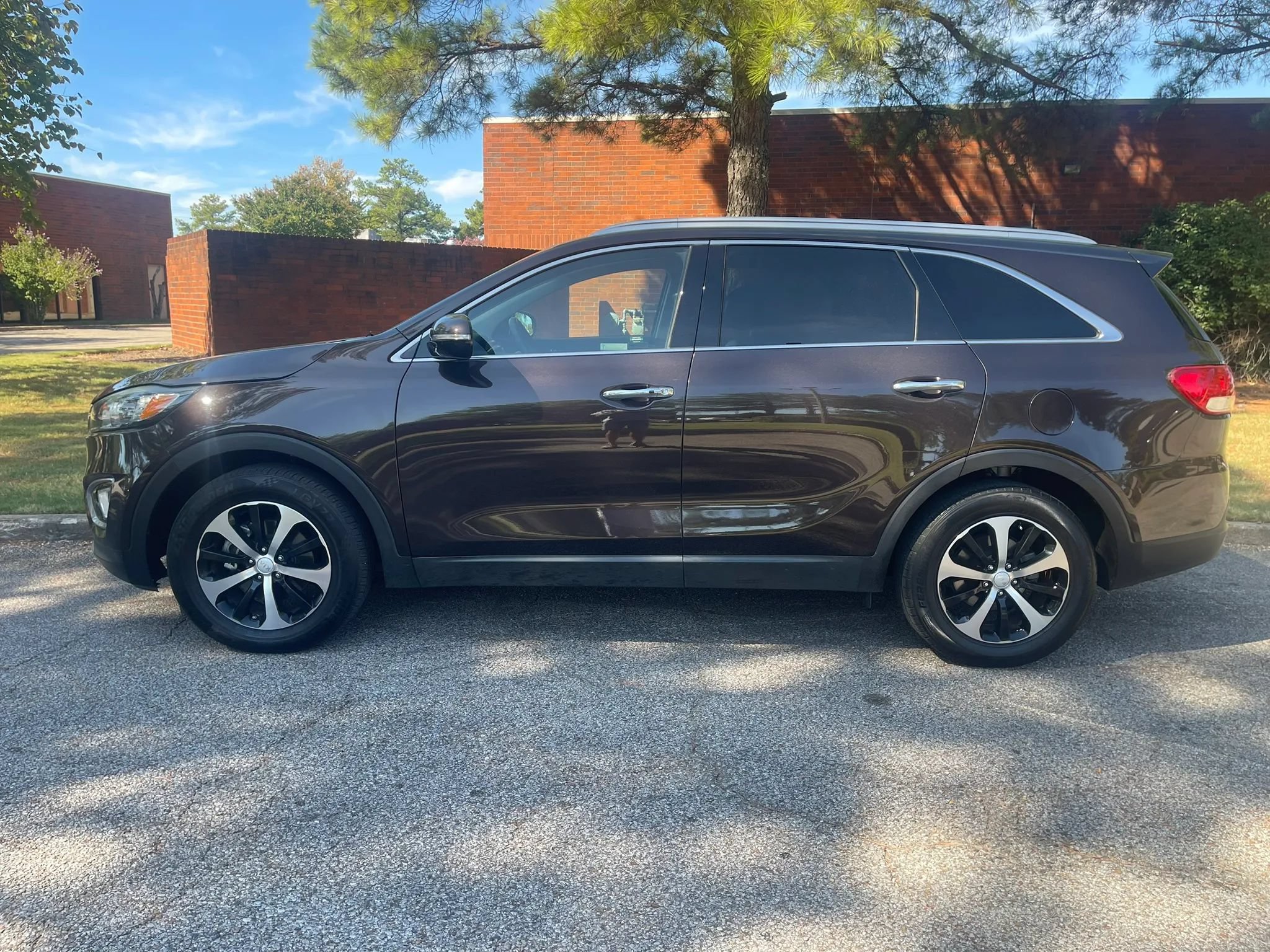 Used 2017 Kia Sorento EX FWD image 2
