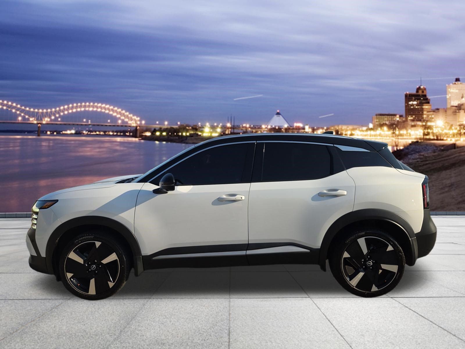 Used 2025 Nissan Kicks SR FWD image 2
