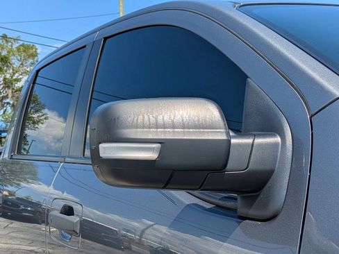 Used 2019 Nissan Titan SV w/ SV Convenience Package RWD image 11