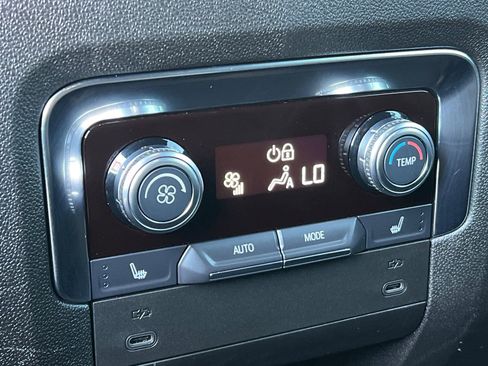 Used 2025 GMC Yukon XL Elevation image 16