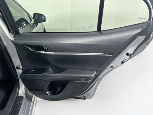 Used 2018 Toyota Camry SE w/ Moonroof Package image 30