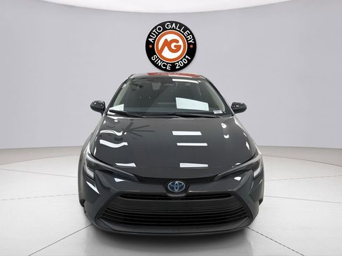 Used 2025 Toyota Corolla LE FWD image 8