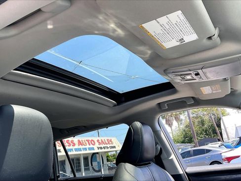 Used 2020 Toyota Highlander Limited FWD image 22