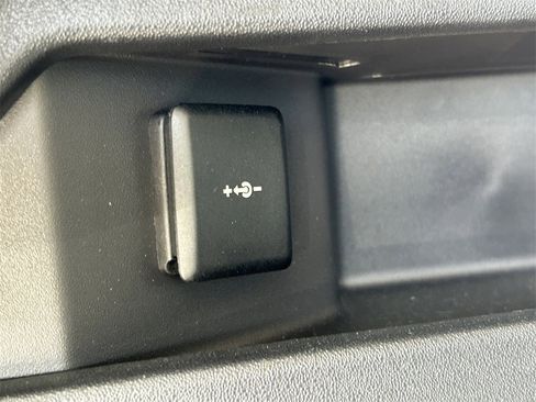 Used 2024 Land Rover Discovery Sport S image 14