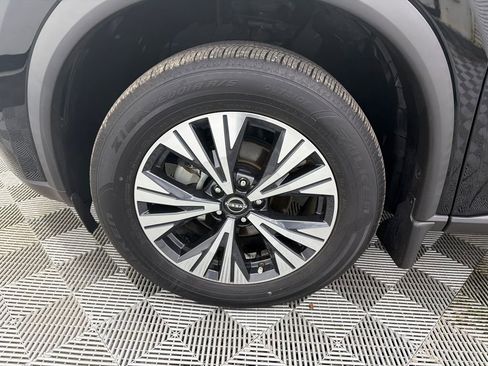 Used 2023 Nissan Rogue SV w/ SV Premium B Package image 12