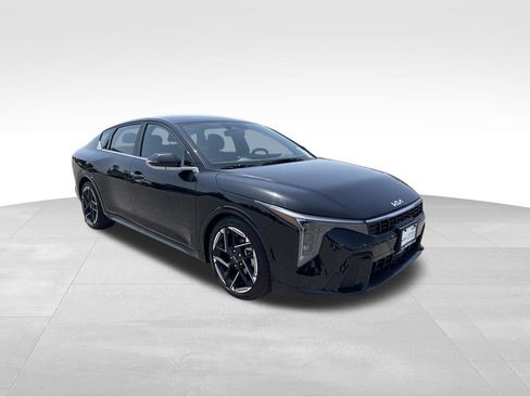 Used 2025 Kia K4 EX w/ GT-Line Premium Package FWD image 3