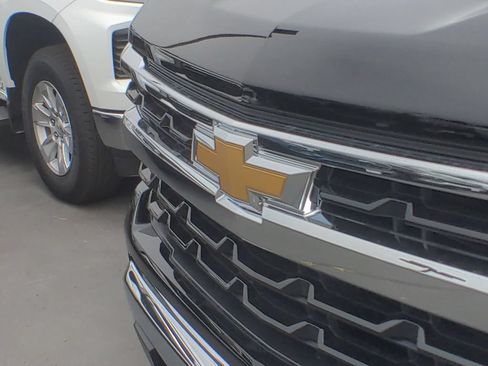Used 2023 Chevrolet Silverado 1500 LT AWD/4WD image 32