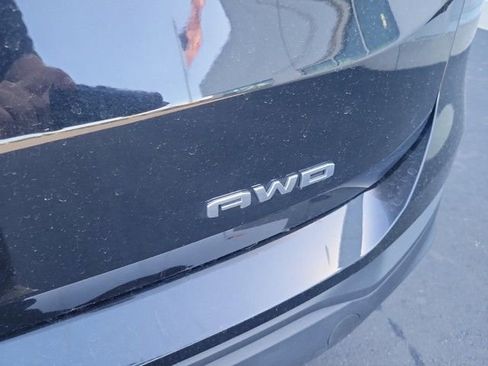 Used 2024 GMC Terrain SLE image 28