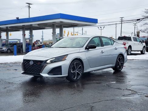 Used 2024 Nissan Altima 2.5 SR image 32