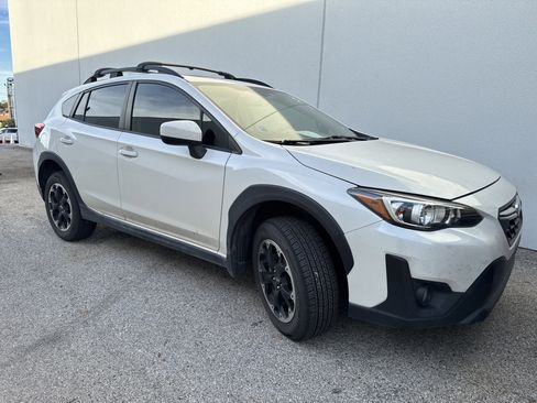 Certified 2021 Subaru Crosstrek 2.0i Premium w/ Moonroof Package AWD/4WD image 4