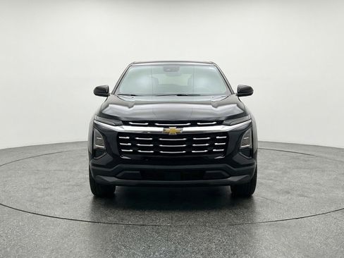 Used 2025 Chevrolet Equinox LT image 2