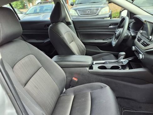 Used 2024 Nissan Altima 2.5 SV FWD image 26