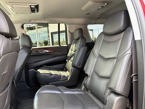 Used 2017 Cadillac Escalade ESV Premium Luxury w/ LPO, Radiant Package AWD/4WD image 31