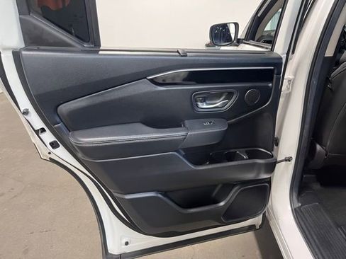 Used 2024 Honda Pilot Touring image 19