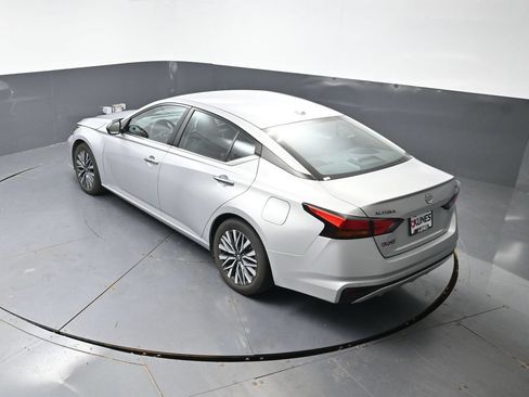 Used 2024 Nissan Altima 2.5 SV FWD image 45