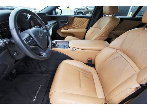 Used 2022 Lexus LS 500 RWD image 6