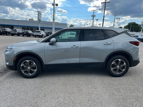 Used 2025 Chevrolet Blazer LT FWD image 8