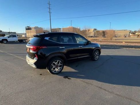 Used 2022 Kia Seltos SX w/ Sunroof Package image 8