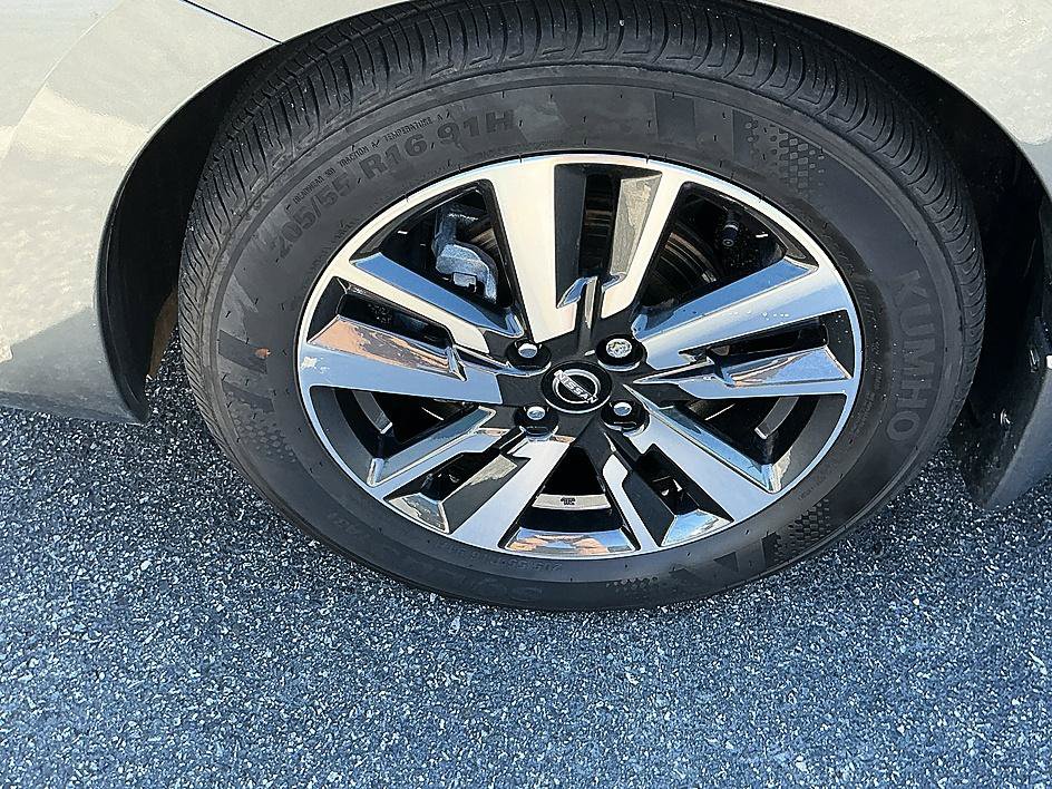 Certified 2025 Nissan Versa SV w/ Trunk Package FWD image 8