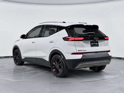 Used 2023 Chevrolet Bolt EUV LT w/ Convenience Package FWD image 2