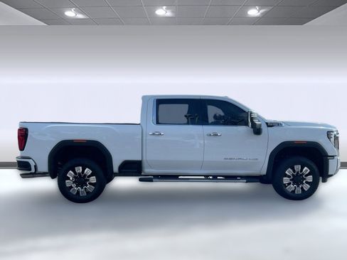 Certified 2025 GMC Sierra 2500 Denali image 7