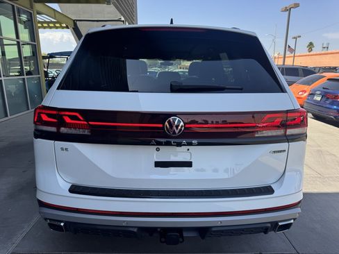 Used 2024 Volkswagen Atlas Peak Edition SE image 10