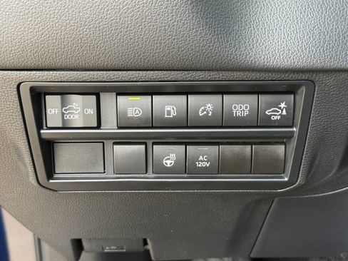 Used 2023 Toyota Tundra Limited AWD/4WD image 19
