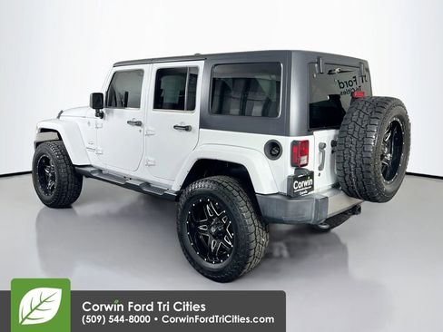 Used 2017 Jeep Wrangler Unlimited Sahara AWD/4WD image 11