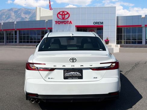 Used 2025 Toyota Camry SE FWD image 4