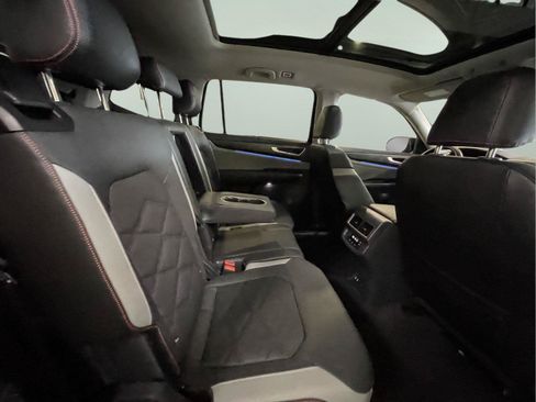 Used 2024 Volkswagen Atlas Peak Edition SE AWD/4WD image 20