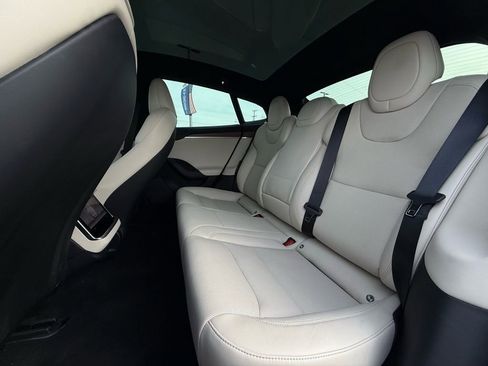 Used 2022 Tesla Model S image 25