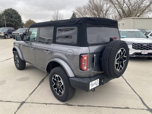 Used 2024 Ford Bronco Outer Banks image 9