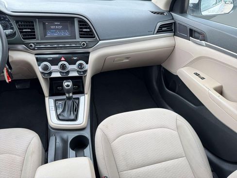 Used 2019 Hyundai Elantra SE FWD image 26