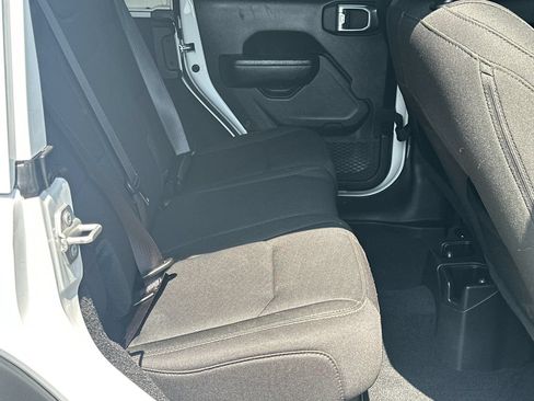 Used 2022 Jeep Wrangler Unlimited Sport w/ Sun And Sound Package AWD/4WD image 15