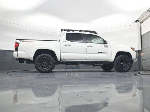 Used 2018 Toyota Tacoma TRD Sport image 28