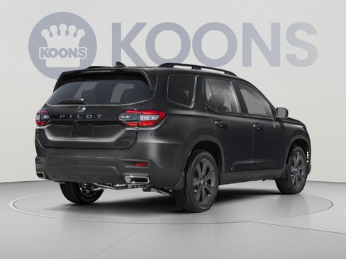 Used 2025 Honda Pilot Sport image 2