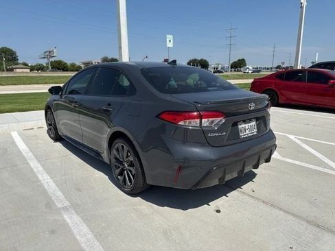 Used 2025 Toyota Corolla SE FWD image 3