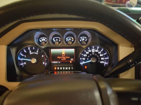 Used 2011 Ford F250 Lariat w/ Lariat Interior Pkg RWD image 50