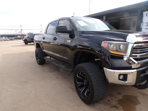 Used 2017 Toyota Tundra SR5 image 4