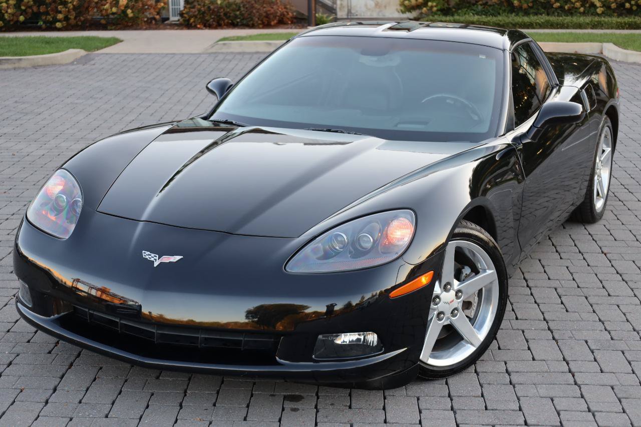 Used 2005 Chevrolet Corvette Coupe w/ Preferred Equipment Group RWD image 2