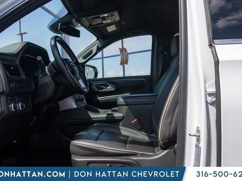 Used 2024 GMC Yukon XL SLT AWD/4WD image 3