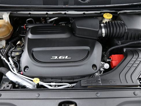 Used 2017 Chrysler Pacifica Touring-L image 16