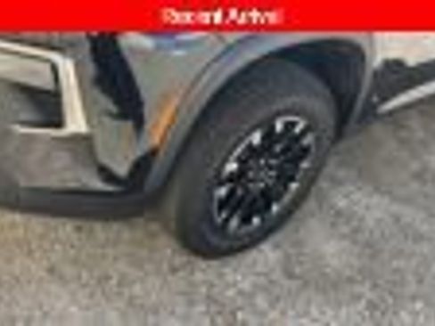 Used 2025 Chevrolet Traverse Z71 w/ Driver Confidence Package image 9