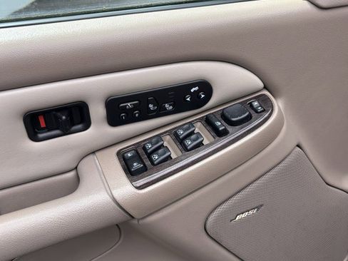 Used 2004 GMC Yukon Denali AWD/4WD image 5