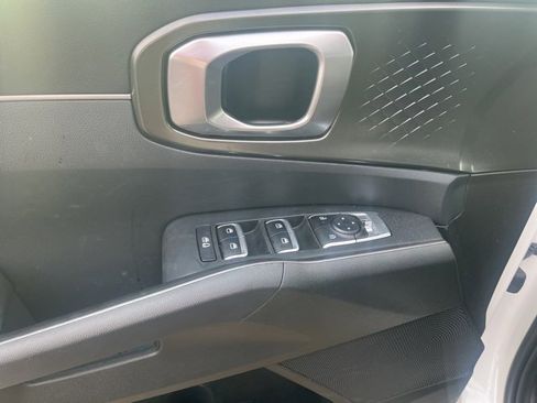 Used 2025 Kia Sorento EX image 9