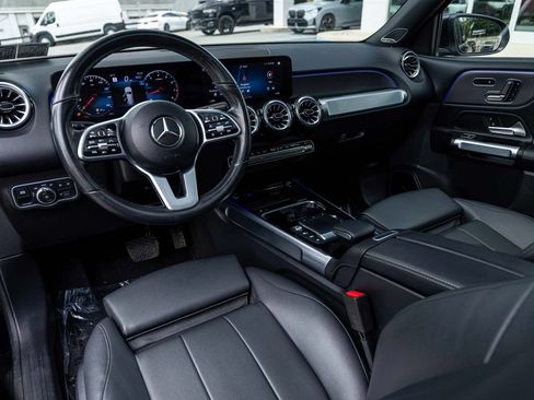 Used 2023 Mercedes-Benz GLB 250 4MATIC w/ Premium Package image 16