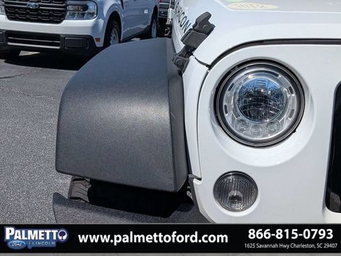 Used 2018 Jeep Wrangler Unlimited Rubicon AWD/4WD image 9