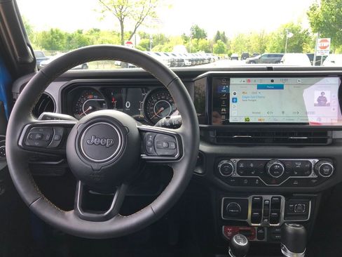 Used 2024 Jeep Wrangler Unlimited Sport AWD/4WD image 30