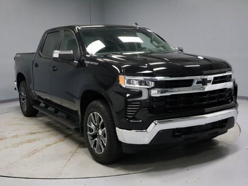 Used 2024 Chevrolet Silverado 1500 LT image 1